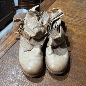 AS 98 size 38 short beige booties
